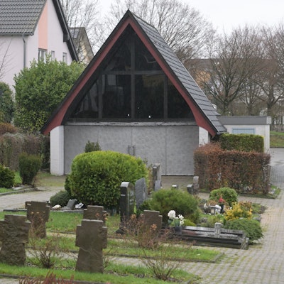 Die Trauerhalle auf dem Friedhof in Kürten-Bechen