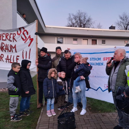 Vor der Räumung der Wohnung der Familie Winand fand eine Demo statt.