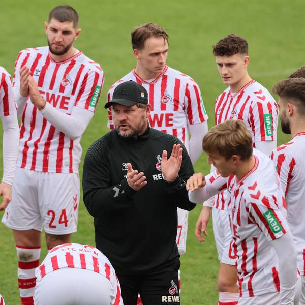 FC-Trainer Steffen Baumgart motiviert seine Spieler.