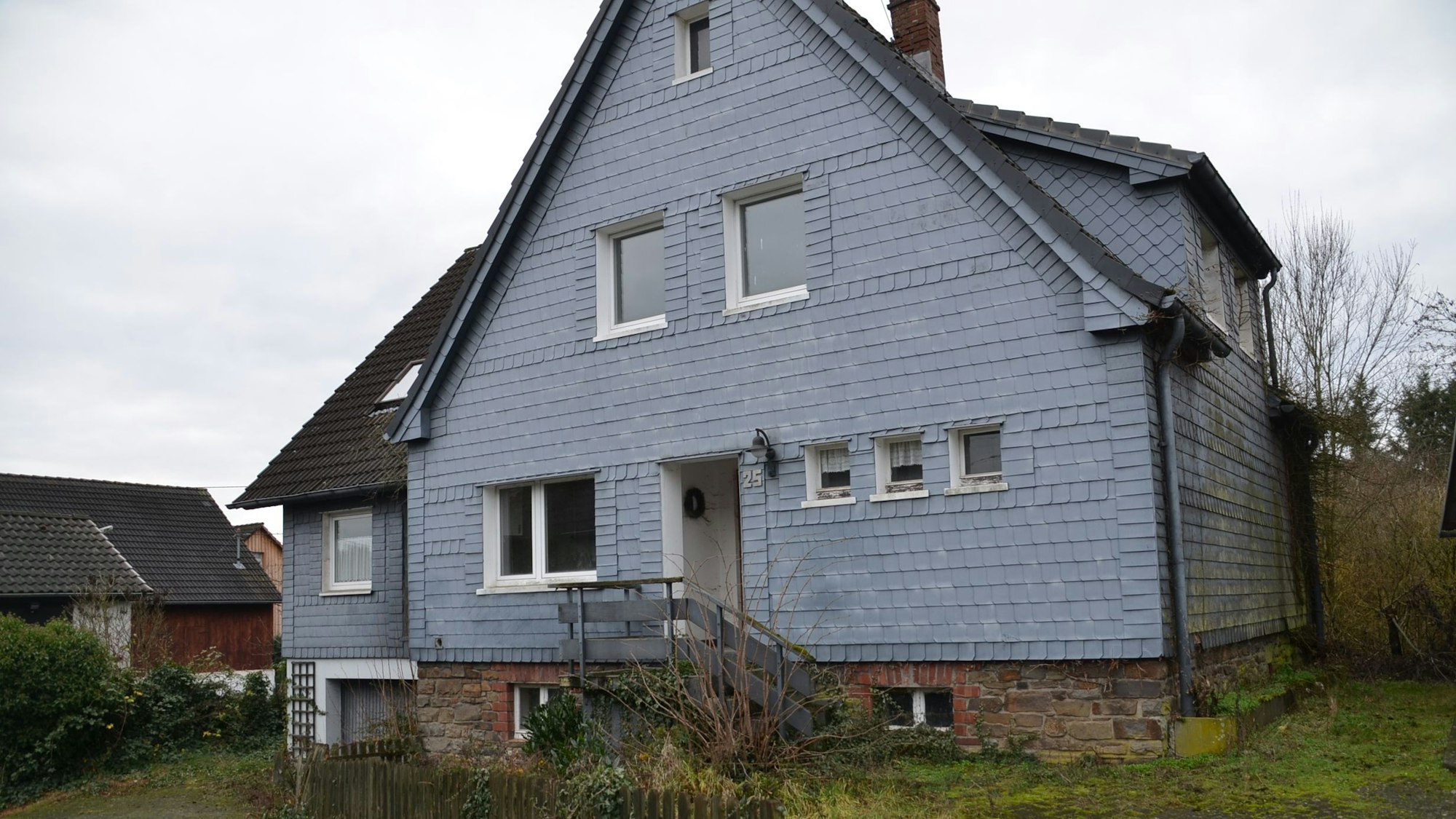 Das Geisterhaus von Steimelhagen, Morsbach. Hier hat die verschwundene Anett Carolin Kaiser aus Solingen offenbar nie gewohnt. Die Frau gilt als verschwunden.
