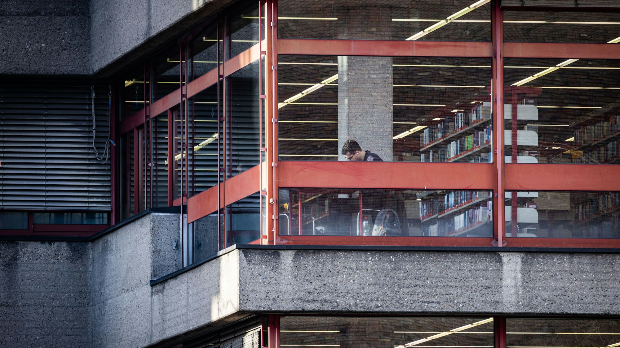 Die Zentralbibliothek am Josef-Haubrich-Hof ist in die Jahre gekommen und sanierungsbedürftig.