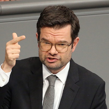 Marco Buschmann (FDP), Bundesjustizminister, spricht im Deutschen Bundestag.