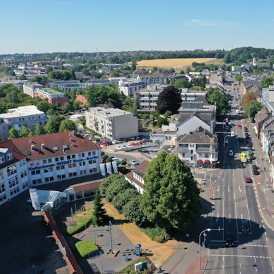 Auf dem Foto ist die Luxemburger Straße in Hürth-Hermülheim zu sehen.