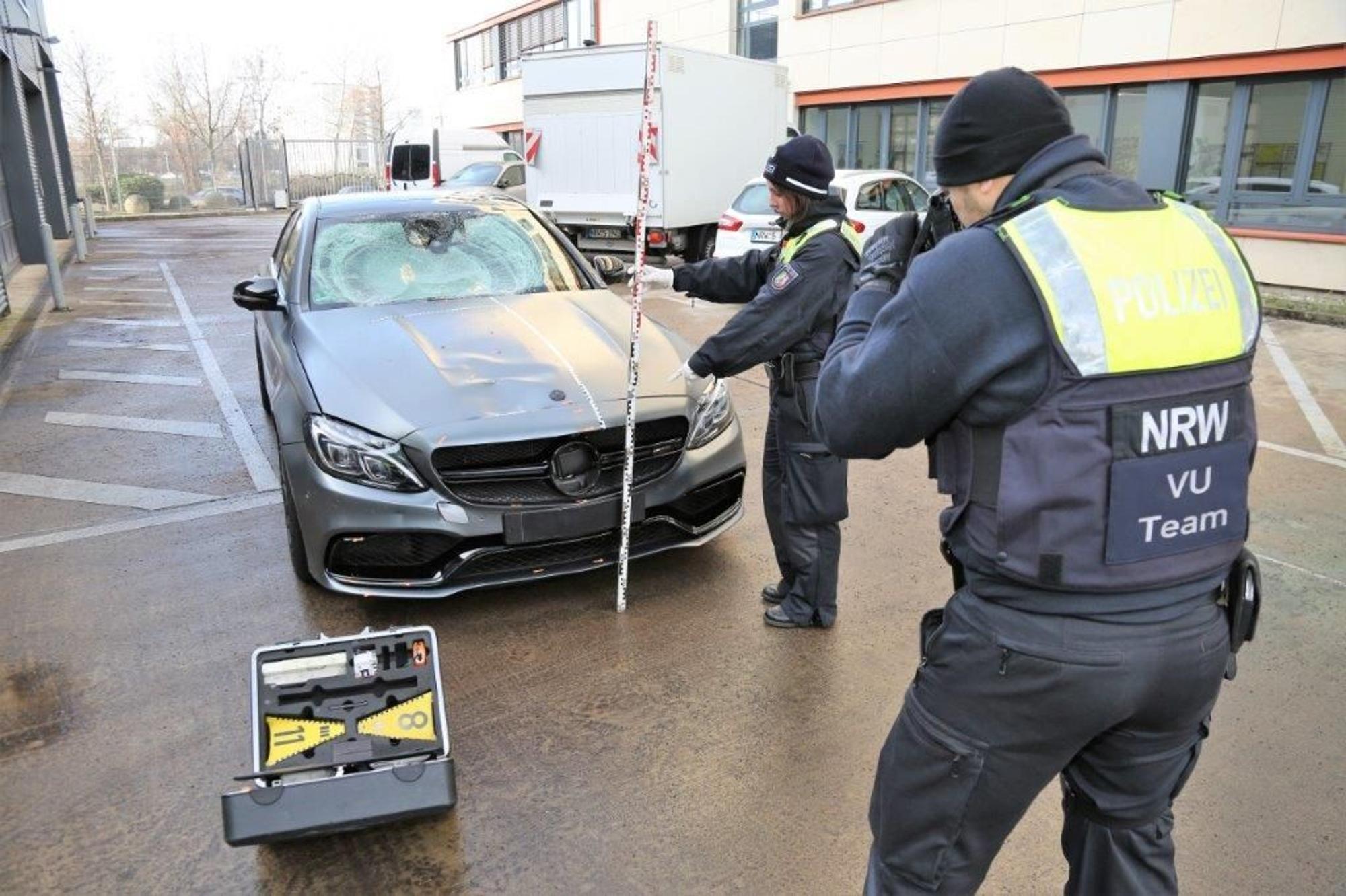 Die Kölner Ermittler haben das Fahrzeug sichergestellt und den Fahrer ermittelt.