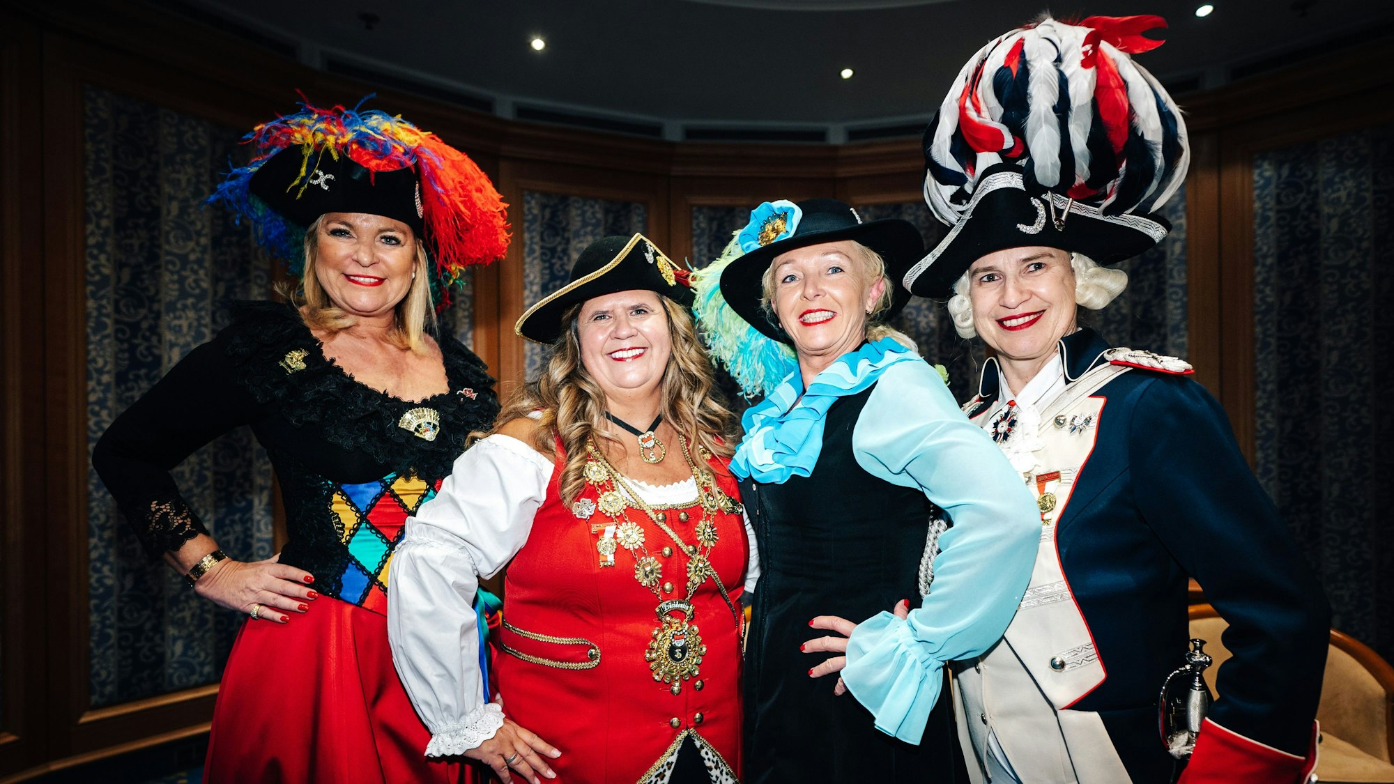 Die Präsidentinnen der vier Kölner Damengesellschaften.
