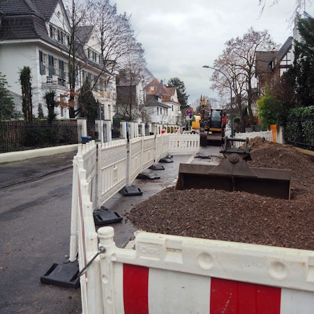 Baustelle an der Robert-Heuser-Straße in Köln-Marienburg