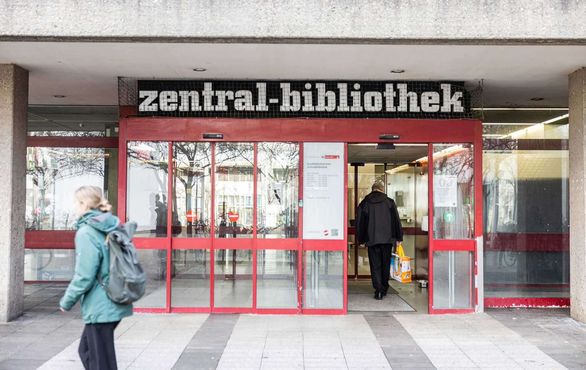 Der Eingang der Zentralbibiliothek.