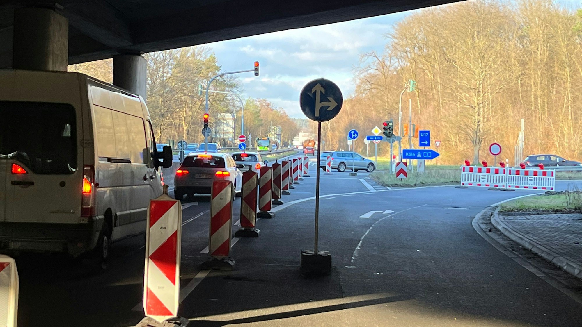 Nach der Sperrung der Auffahrten auf die A 3 hat sich die Stausituation im Kreis veschärft.