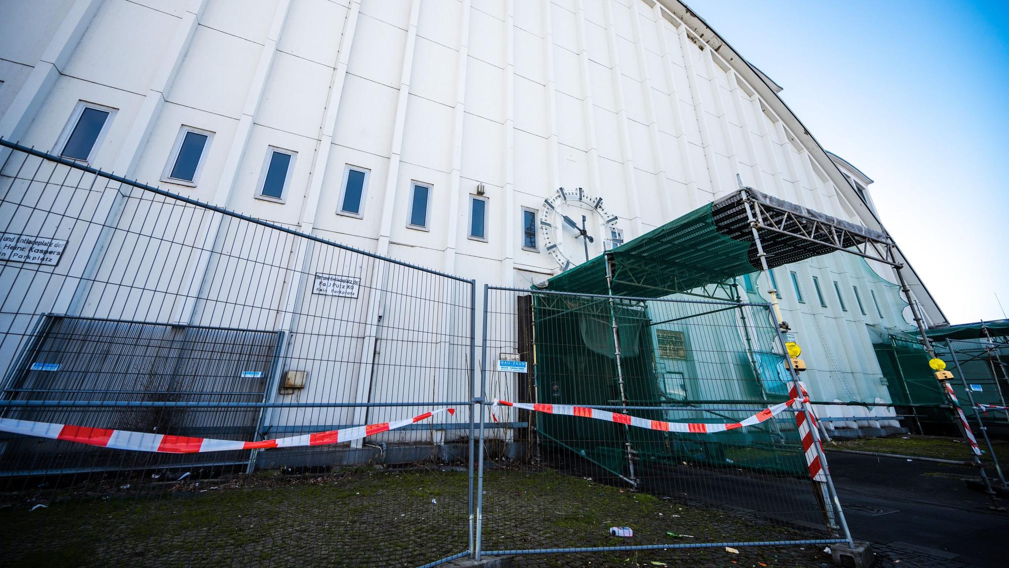 Der Eingang zur Großmarkthalle in Raderberg.