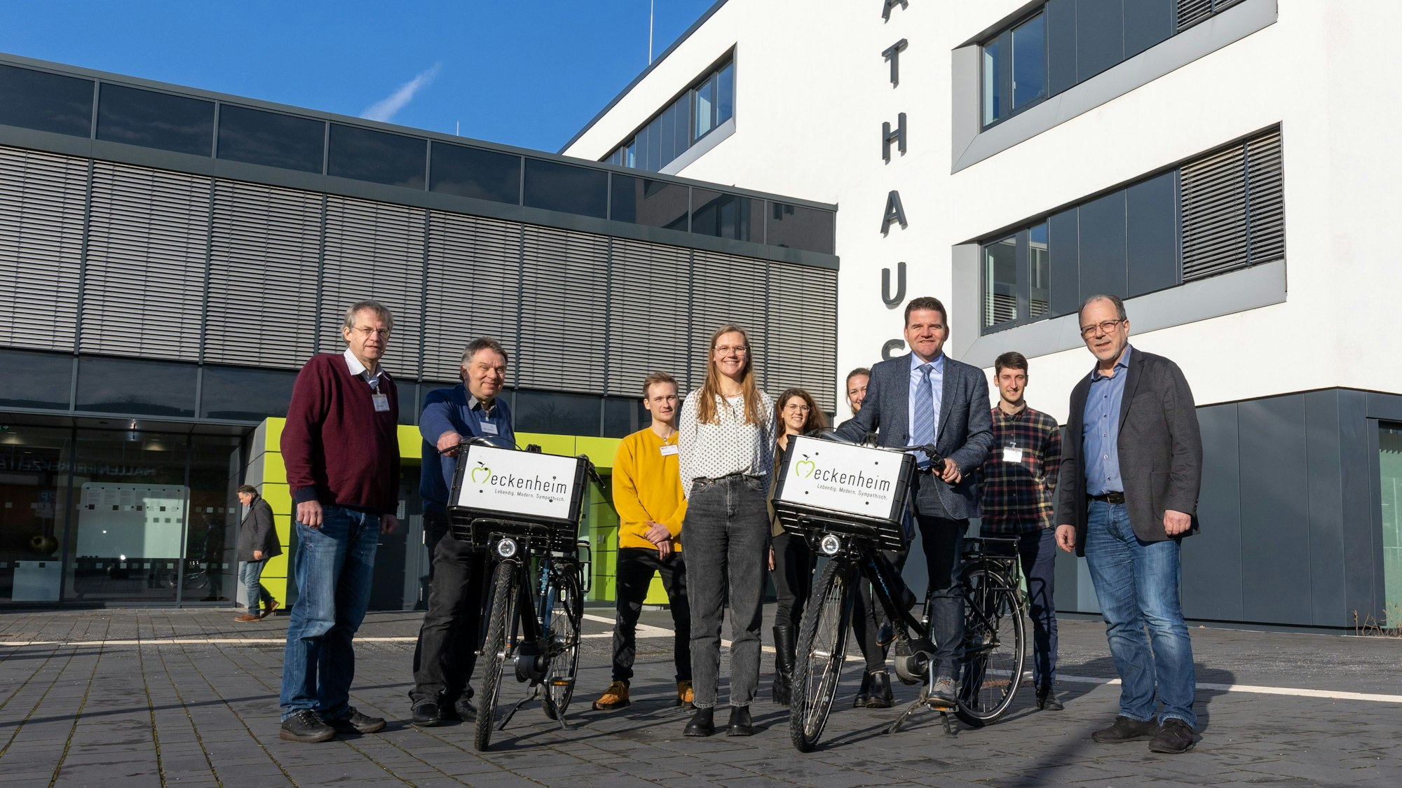Die Akteure des Onlinetools Wegedetektive stellen mit der Verwaltung Meckenheims die Möglichkeit der Bürgerbeteiligung im Rahmen des Mobilitätskonzepts vor.