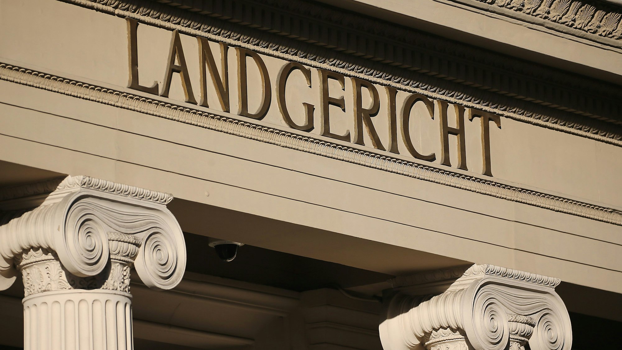 Das Eingangsportal des Bonner Landgerichts.