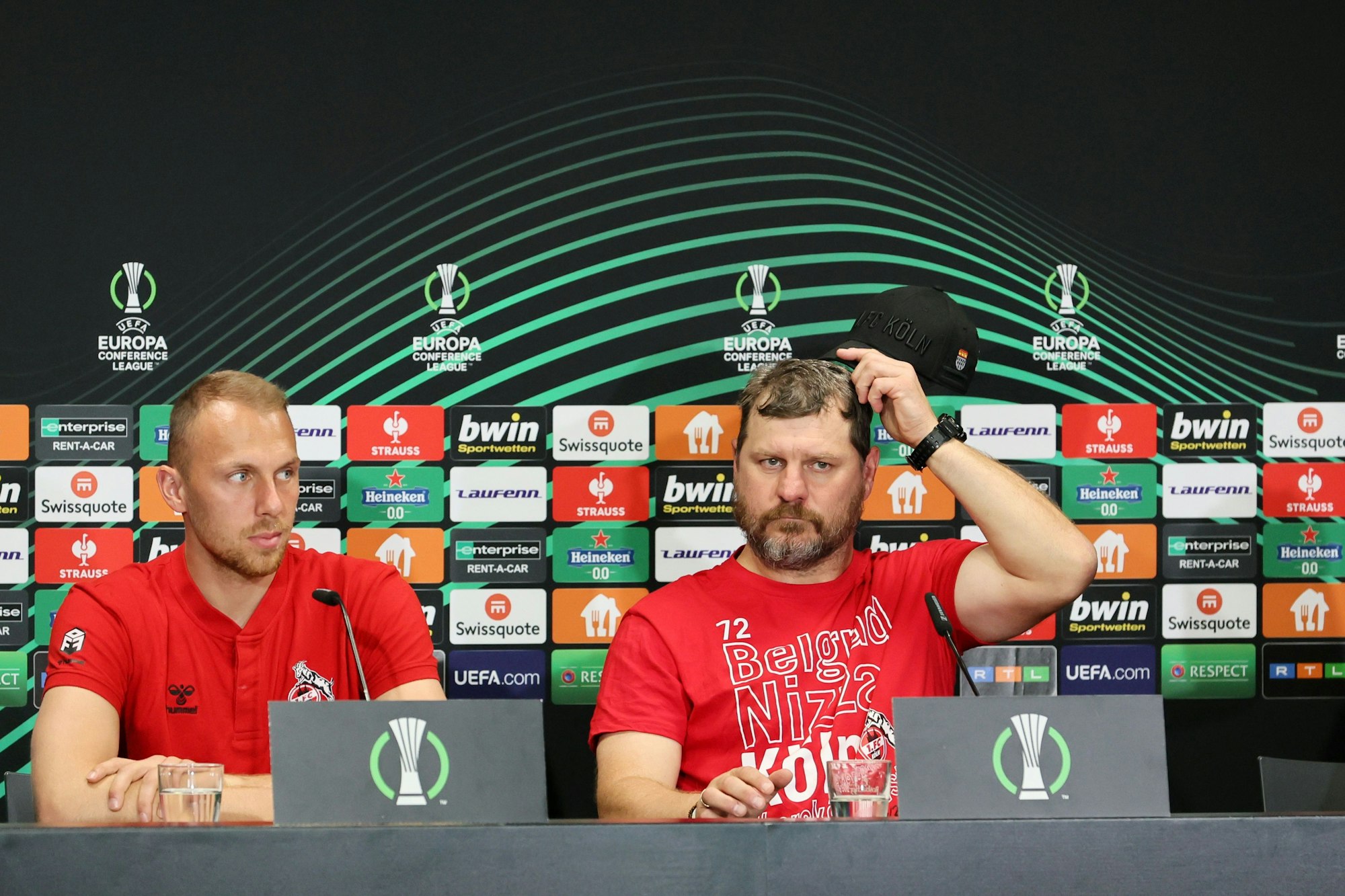 1. FC Köln, Pressekonferenz zum Conference League Heimspiel gegen Belgrad, von links: Marvin Schwäbe, Steffen Baumgart (1. FC Köln). 05.10.2022, Bild: Herbert Bucco