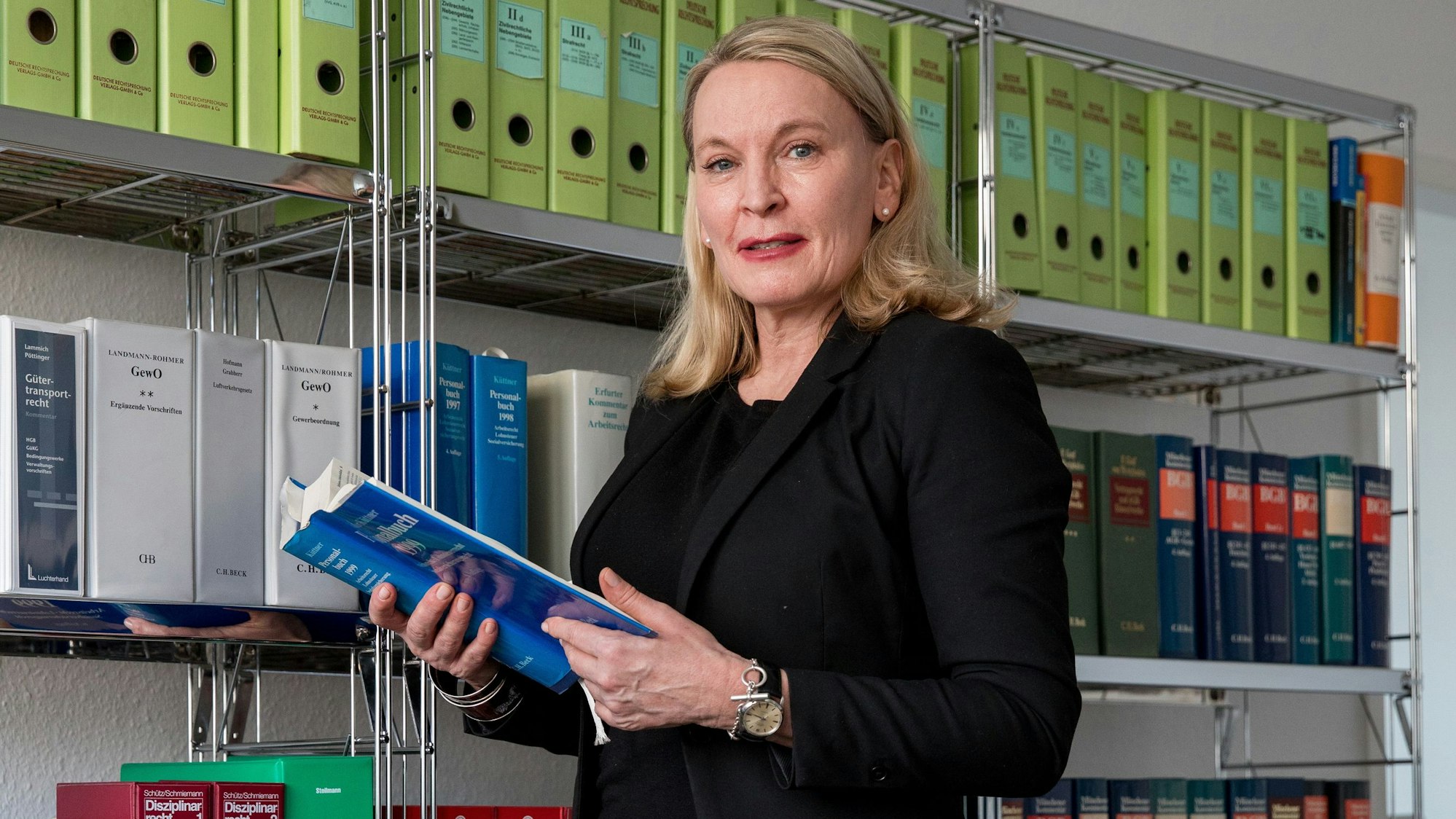 Nicole Langen in ihrer Kölner Kanzlei