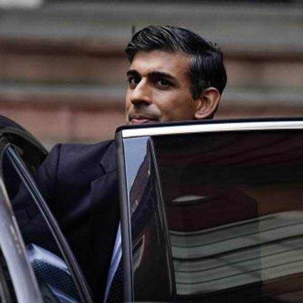 Der britische Regierungschef Rishi Sunak hat sich dafür entschuldigt, im Auto ohne Sicherheitsgurt unterwegs gewesen zu sein.