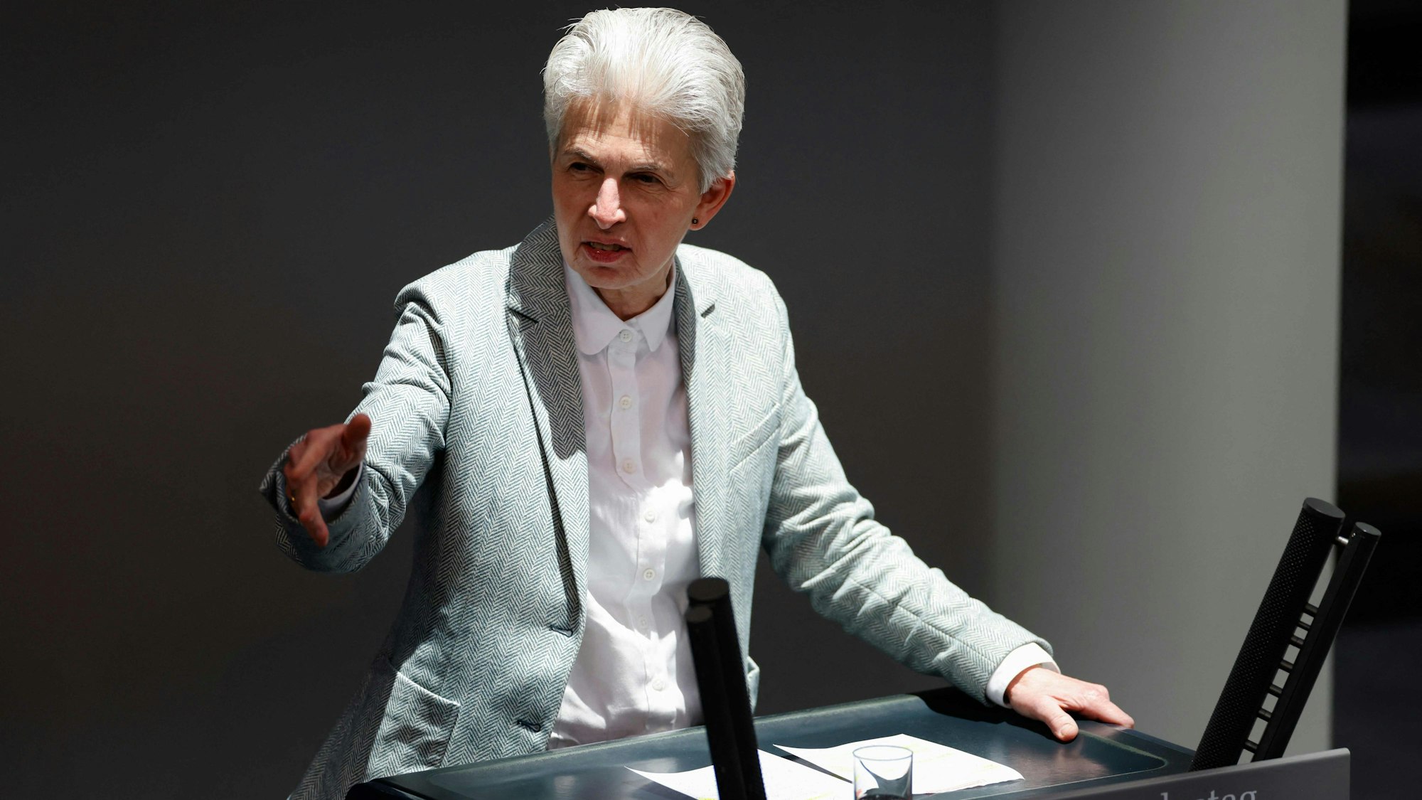 Marie-Agnes Strack-Zimmermann bei einer Rede im Bundestag. Am Wochenende äußerte die FDP-Politikerin scharfe Kritik an Kanzler Olaf Scholz und der SPD. (Archivbild)