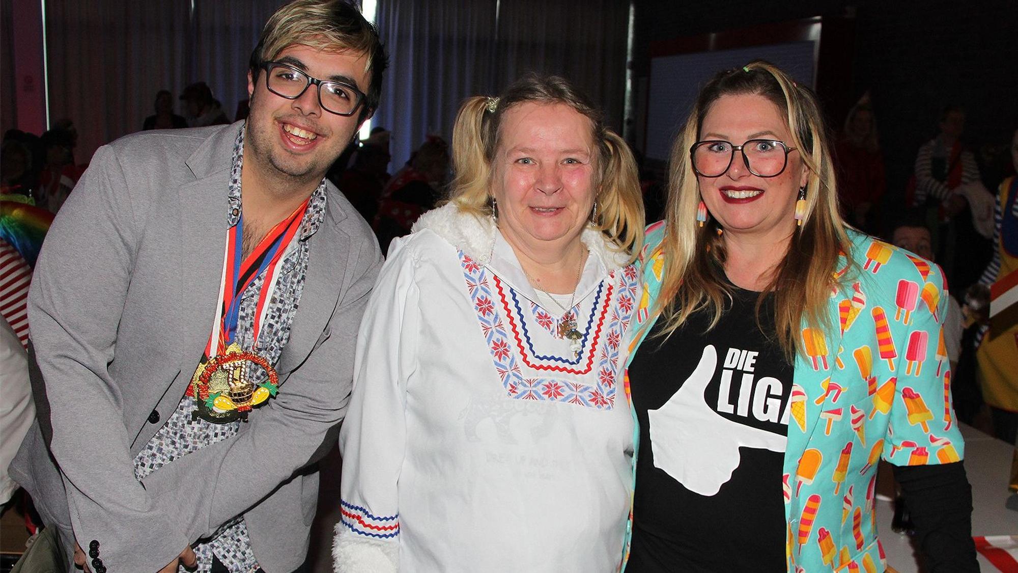 Leon Marx und Petra Virnich mit Betreuerin Birte Karstens aus einer Wohngruppe der Lebenshilfe Zülpich.