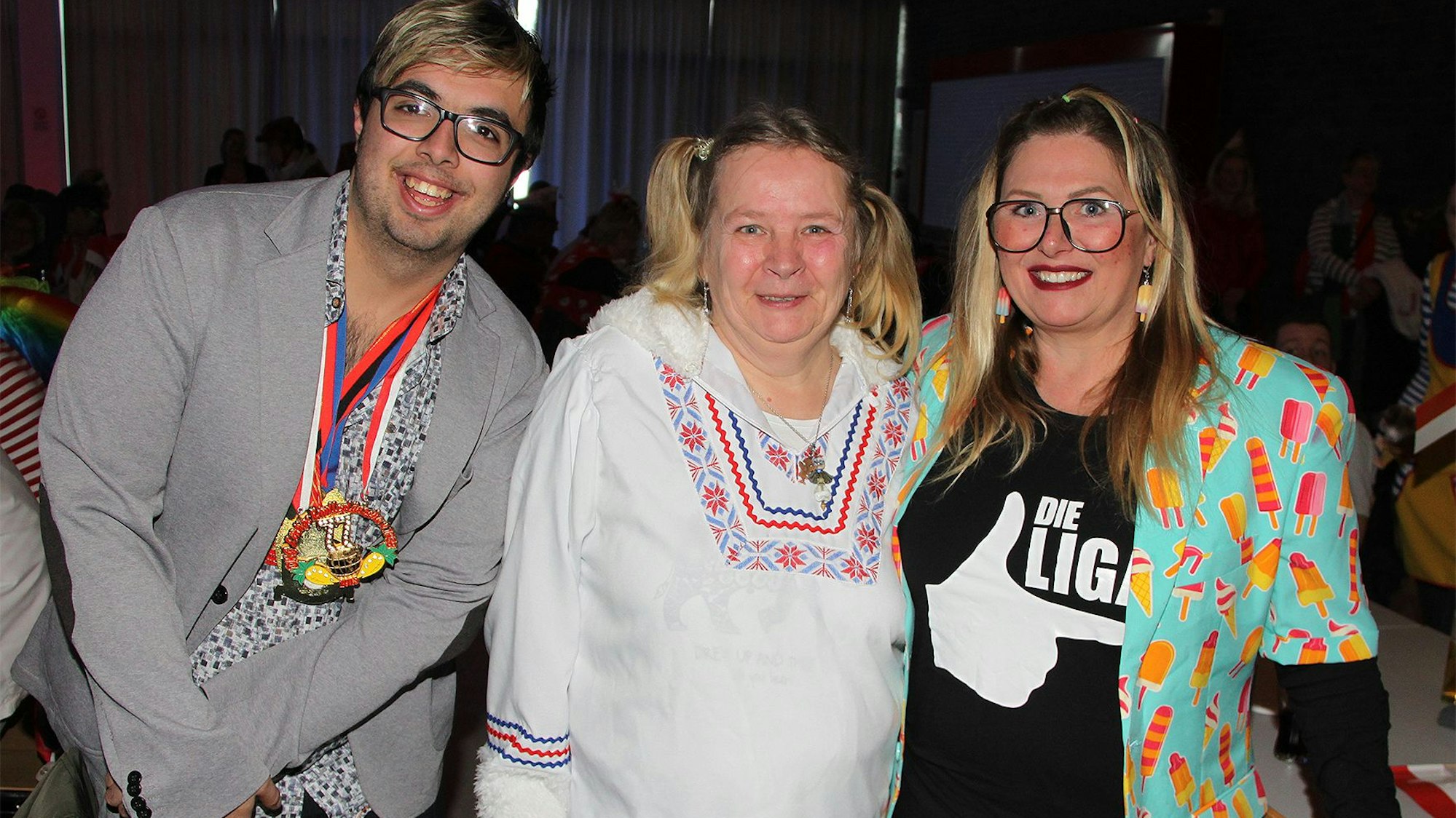 Leon Marx und Petra Virnich mit Betreuerin Birte Karstens aus einer Wohngruppe der Lebenshilfe Zülpich.