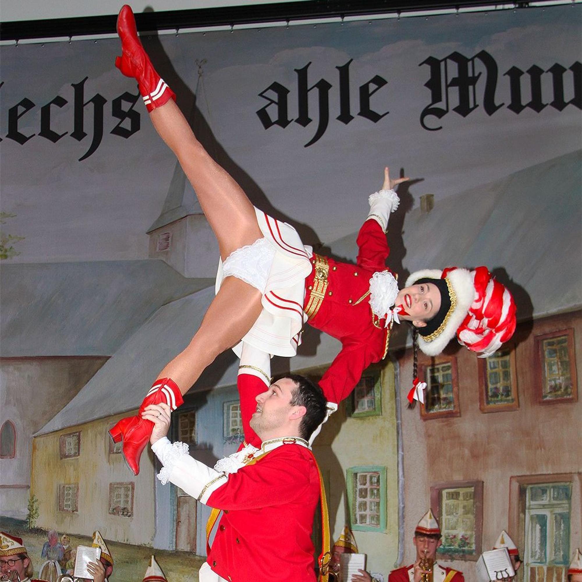 Mariechen Alexandra Berg mit Tanzoffizier Jonah Kehren von der Prinzengarde Zülpich.