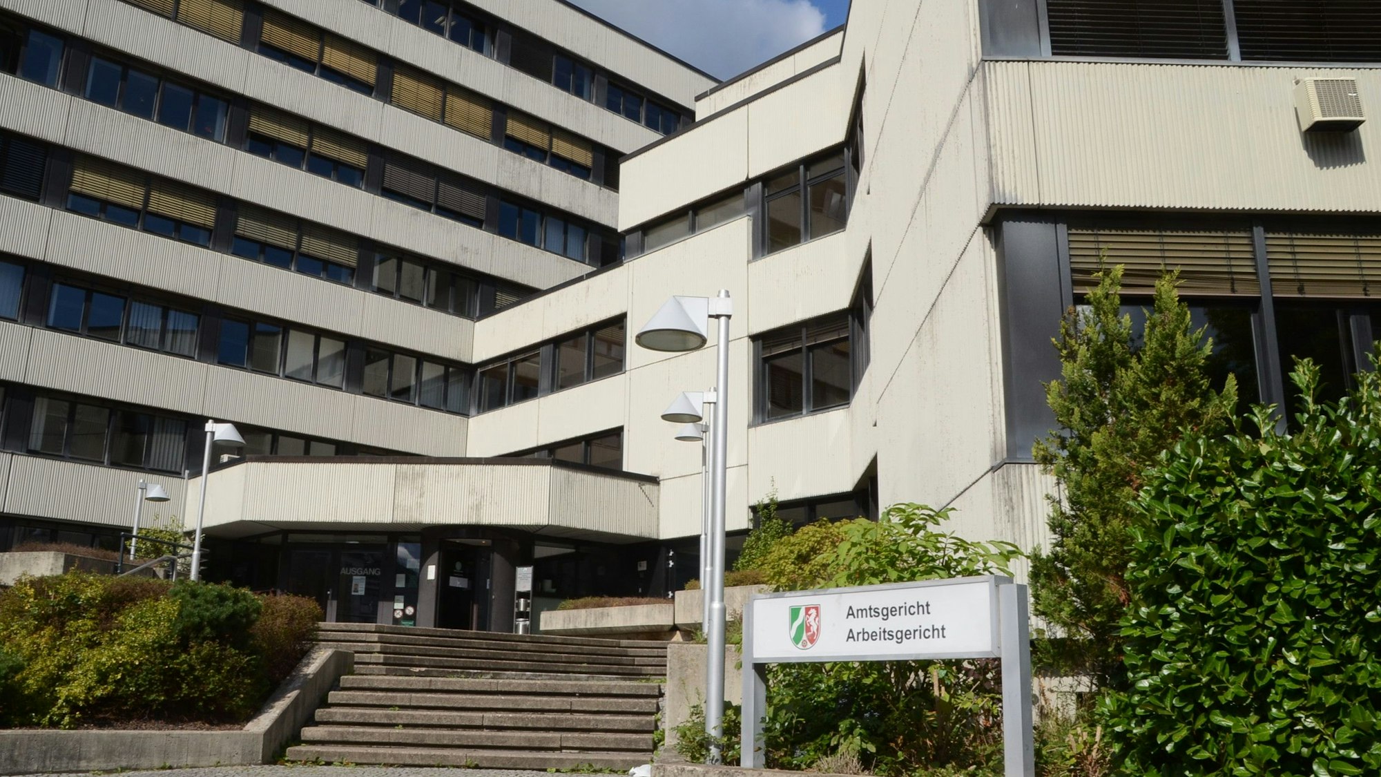 Das Amtsgericht Siegburg von außen