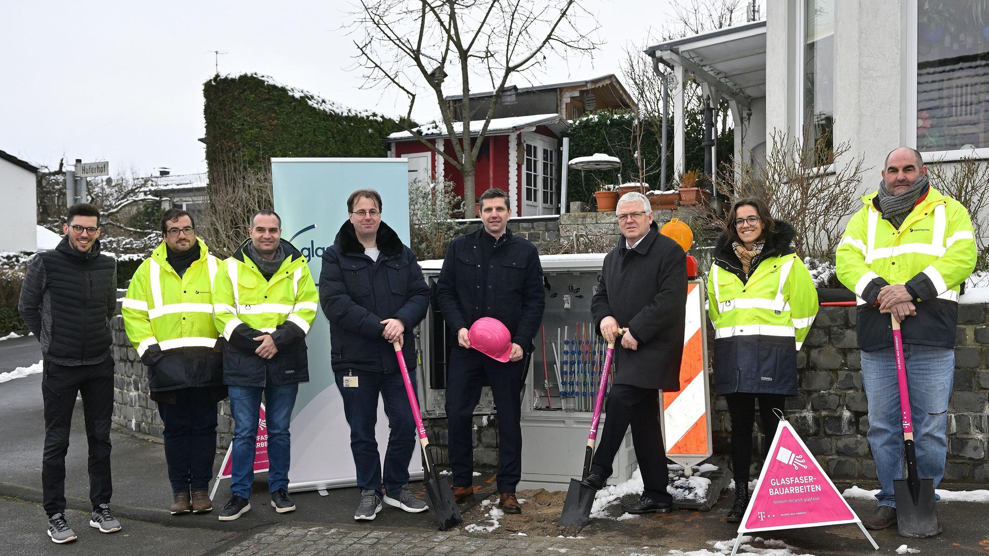 In Dürscheid fand der Spatenstich für den Glasfaserausbau statt.