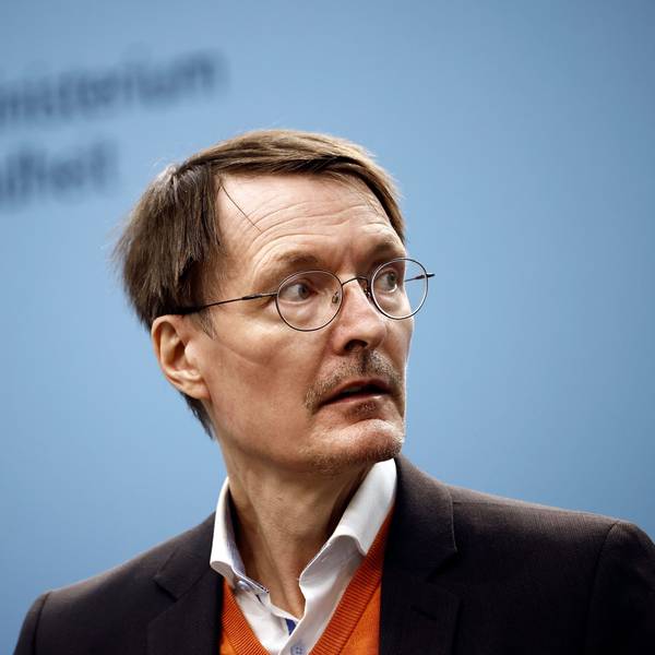 Karl Lauterbach (SPD), Bundesminister für Gesundheit, hat mit Aussagen in einem Interview viel Aufsehen erregt. Nun sagt er, er sei falsch zitiert worden.