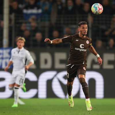 ARCHIV - 22.10.2022, Nordrhein-Westfalen, Bielefeld: Fußball: 2. Bundesliga, St. Paulis Leart Paqarada wechselt im Sommer zum 1. FC Köln