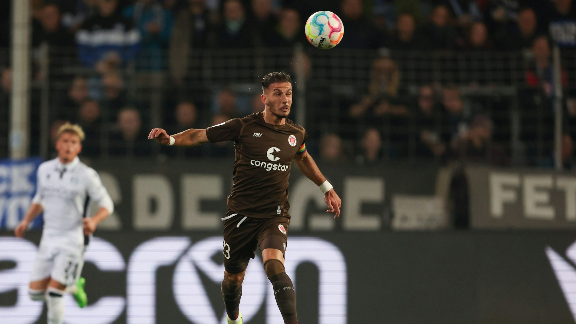 ARCHIV - 22.10.2022, Nordrhein-Westfalen, Bielefeld: Fußball: 2. Bundesliga, St. Paulis Leart Paqarada wechselt im Sommer zum 1. FC Köln