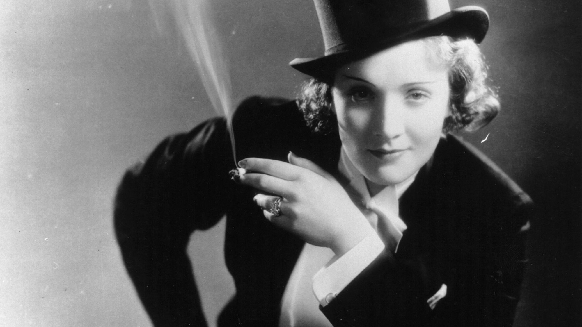 Marlene Dietrich im Frack.