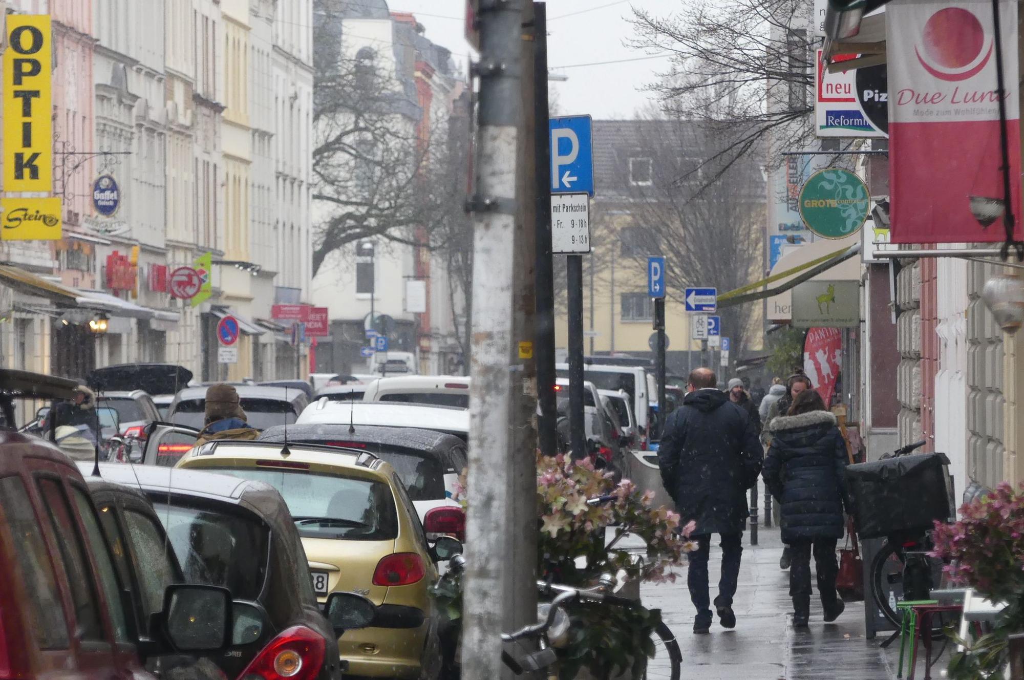 Die Landmannstraße im linkrheinischen Kölner Stadtteil Neuehrenfeld.