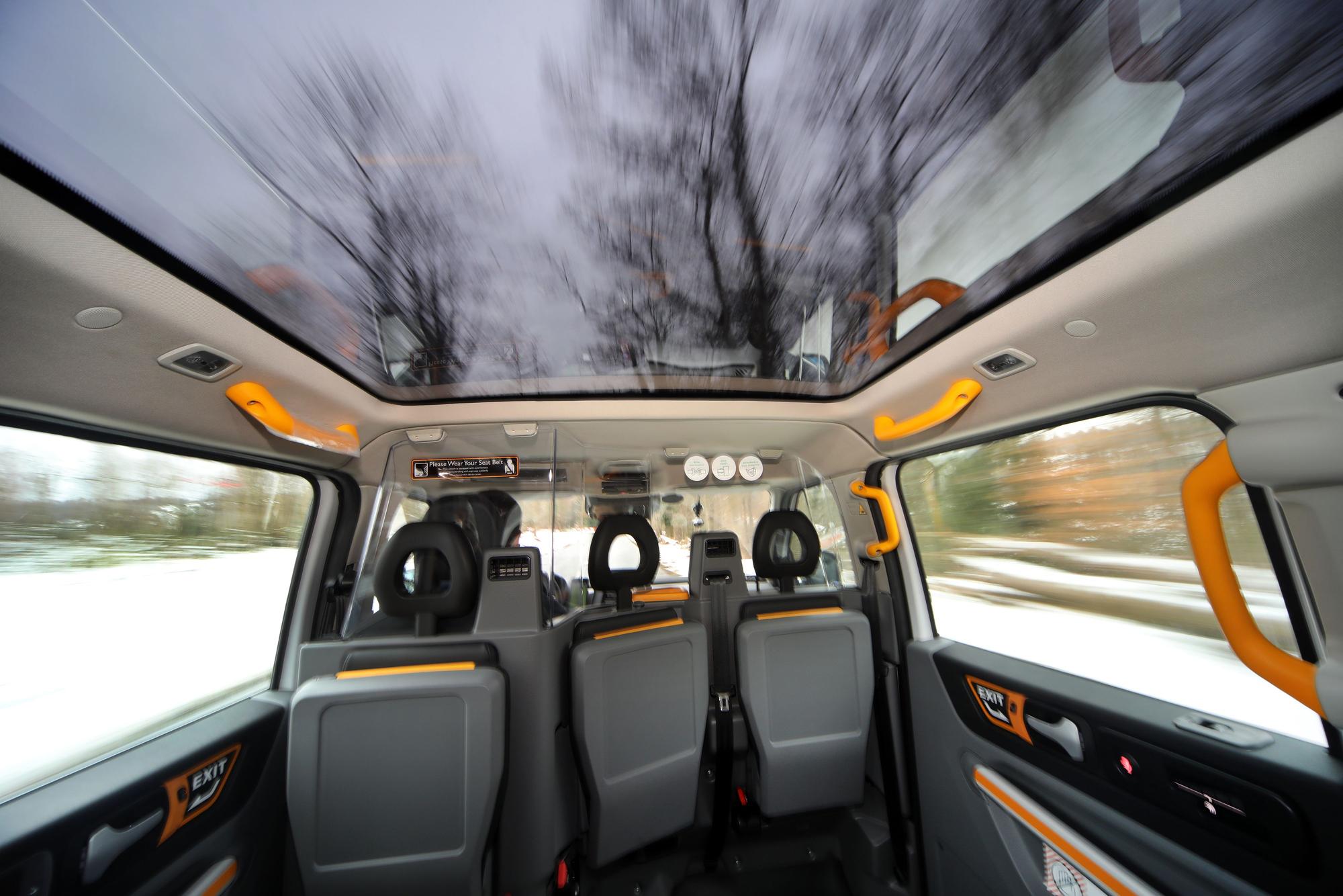 Das Foto zeigt das Efi-Taxi von innen.