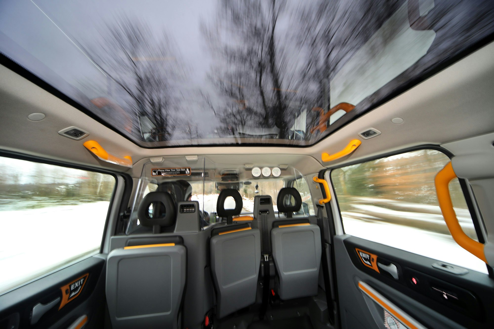 Das Foto zeigt das Efi-Taxi von innen.