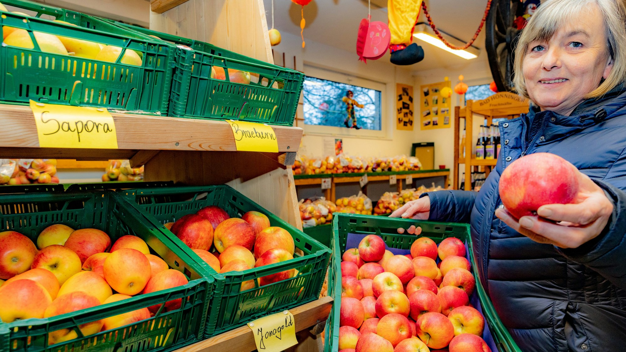 Resistenter, süßer, knackiger: Suzanna Felten setzt auf eine Neuzüchtung mit dem Arbeitstitel „Wurtwinning“. Foto: Meike Böschemeyer