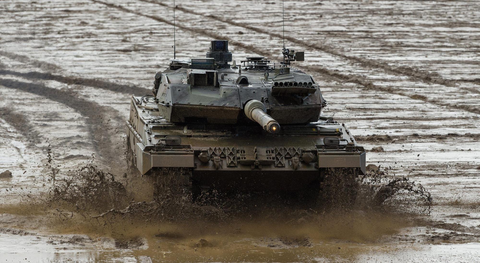 Ein Kampfpanzer der Bundeswehr vom Typ Leopard 2A6