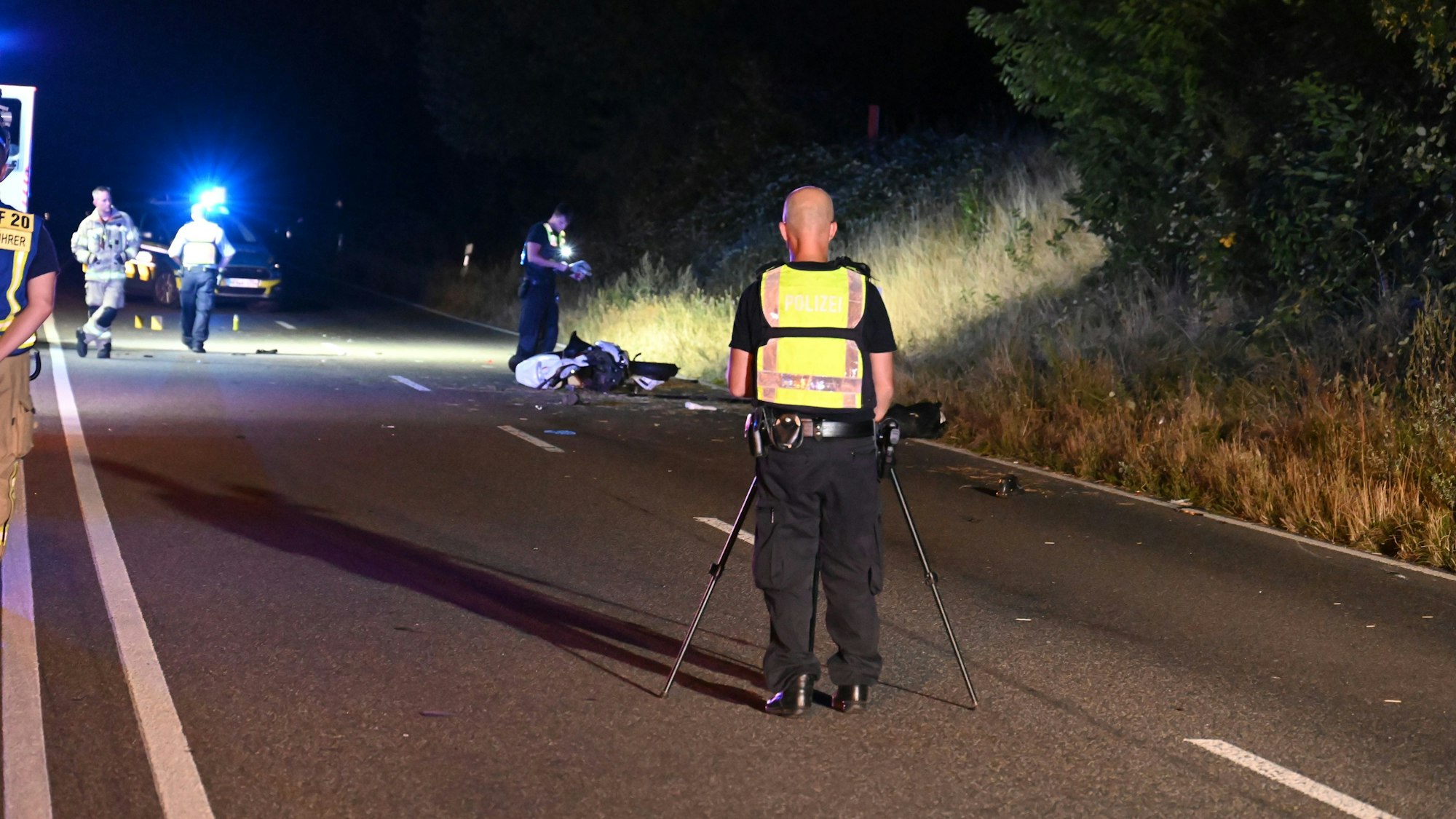 Spurensicherung nach dem schweren Verkehrsunfall in Pulheim