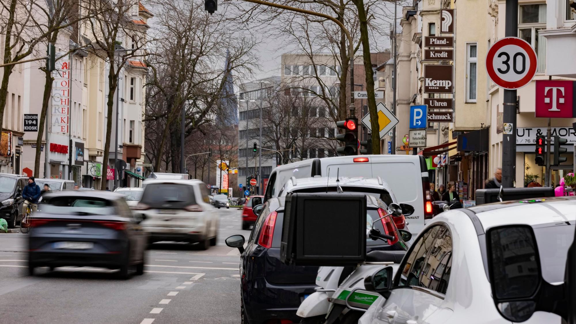 Die Neusser Straße in Köln-Nippes.