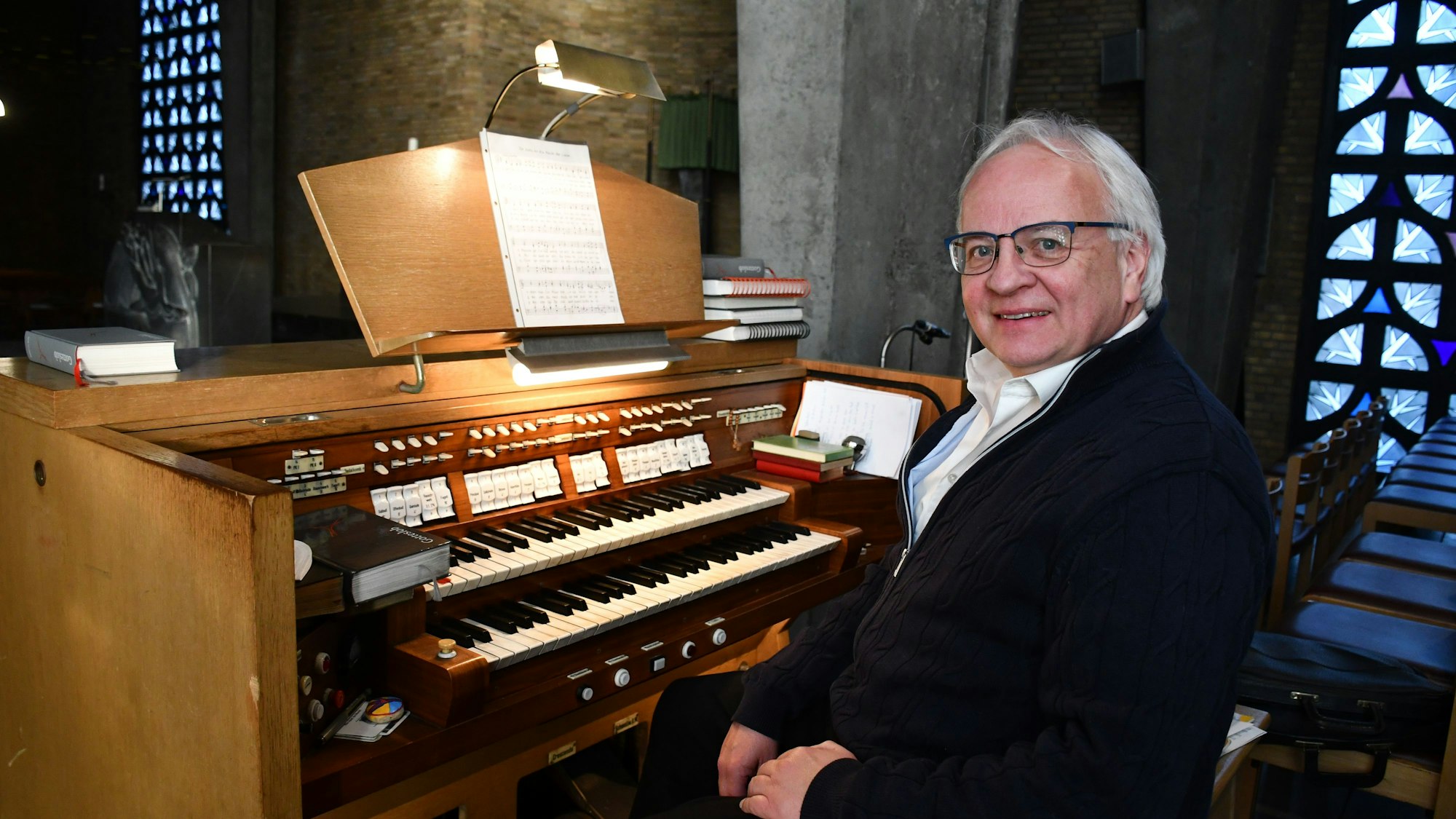 Hermann Plog ist seit über 40 Jahren Küster und Organist an der Pfarrkirche St. Wendendelinus in Berrenrath.