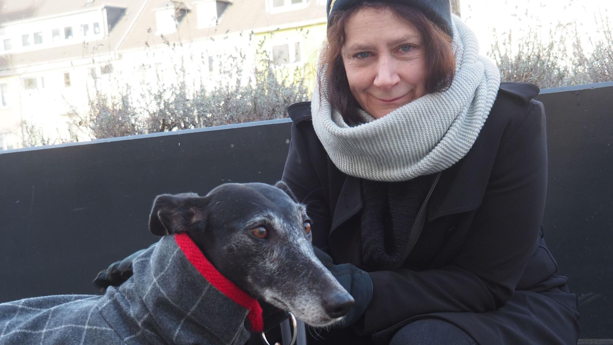 Julia Reinhardt und ihre Galgo-Hündin Valentina