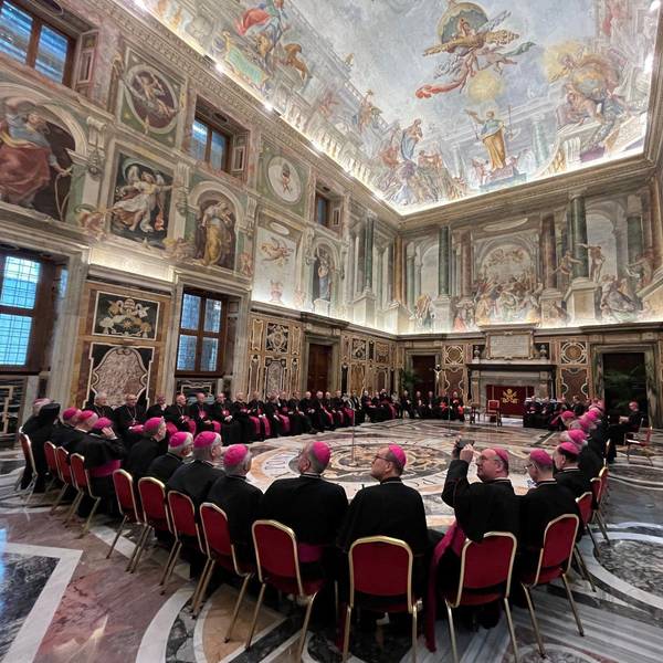 Die deutschen Bischöfe warten auf die Ankunft von Papst Franziskus.