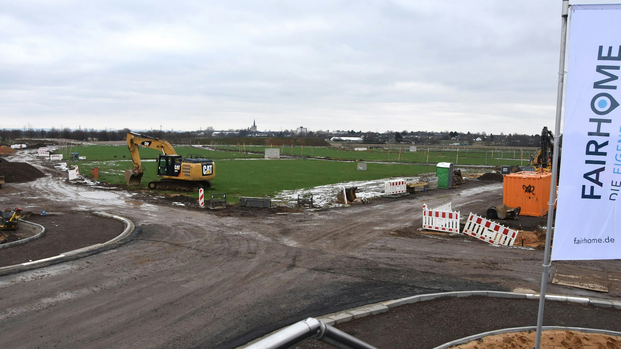 Bagger stehen im neuen Baugebiet in Glessen.