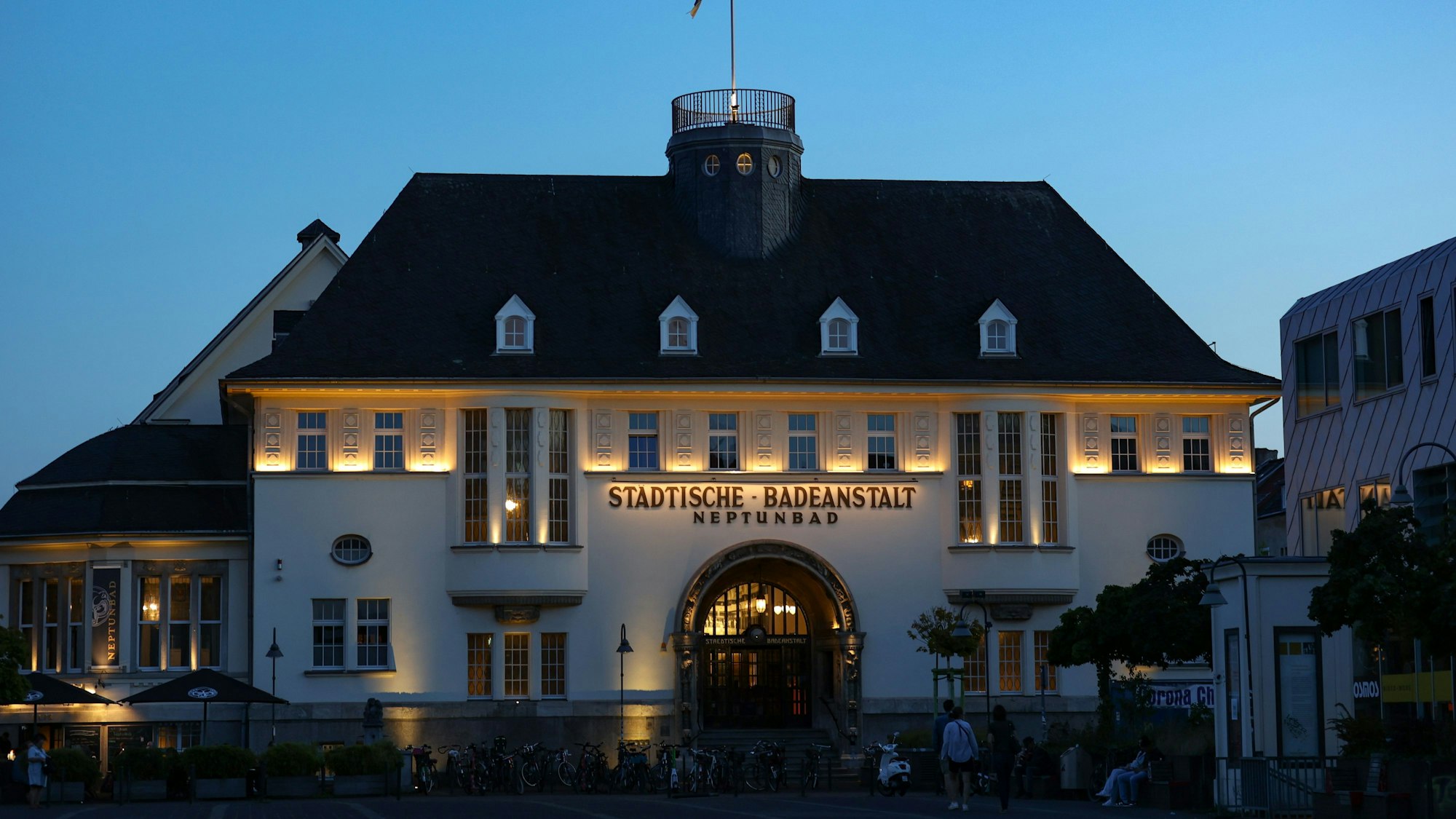 Das Neptunbad am Neptunplatz.