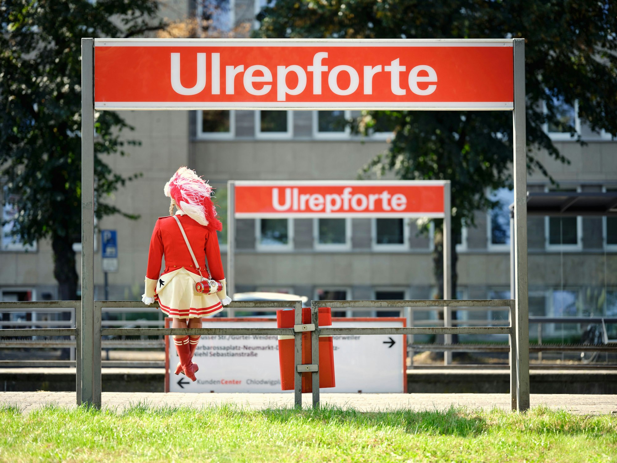 Judith Gerwenig, Funkemariechen bei den Roten Funken, dem Vereinsturm Ulrepforte, 8/2021