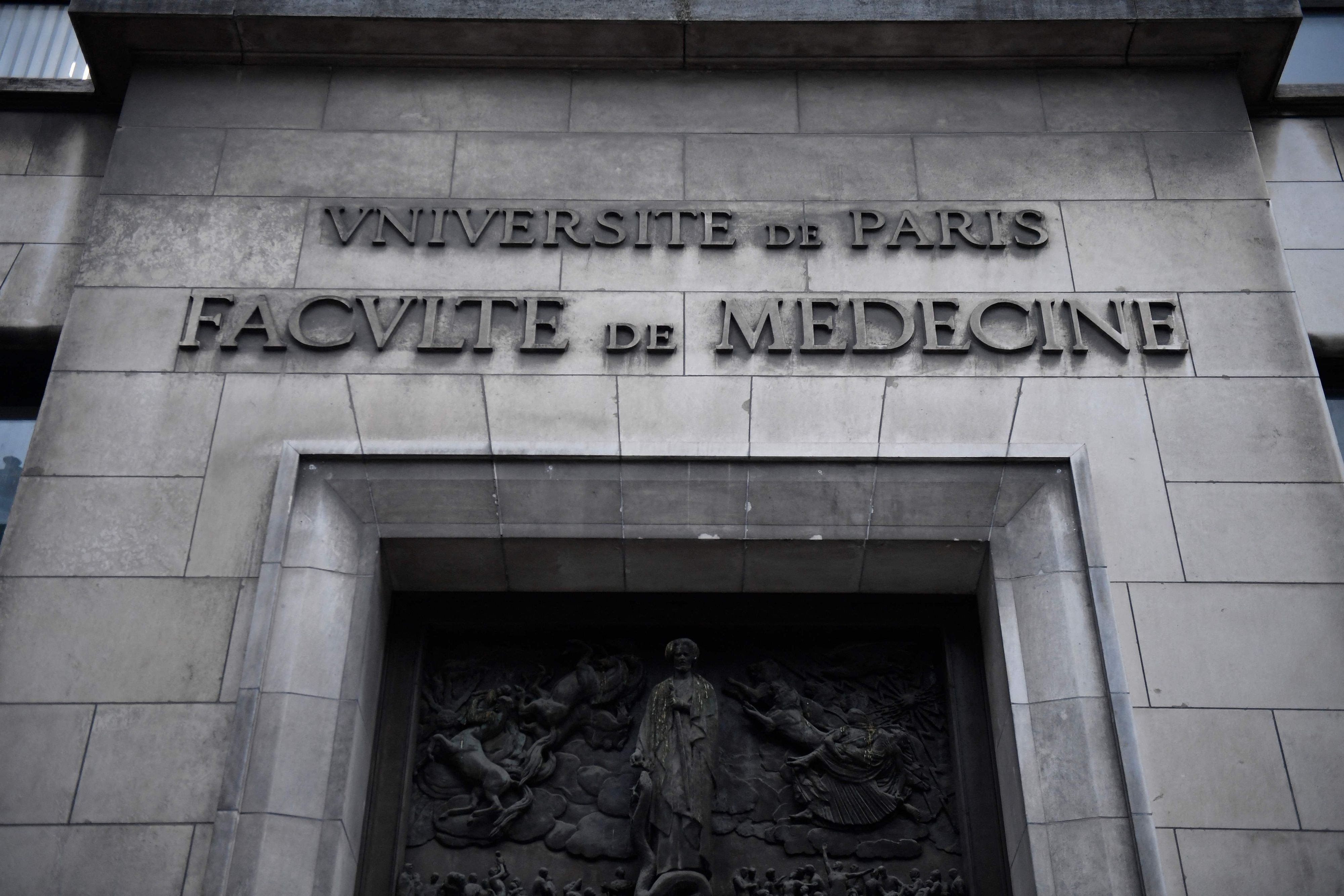 Man sieht das Gebäude der medizinischen Fakultät der Pariser Universität.