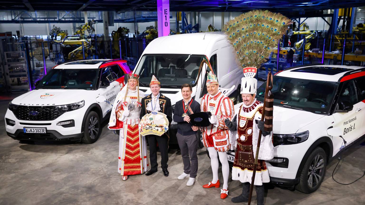 Ford stellt traditionell die Fahrzeuge für das Dreigestirn und die Bagagewagen für den Rosenmontagszug.