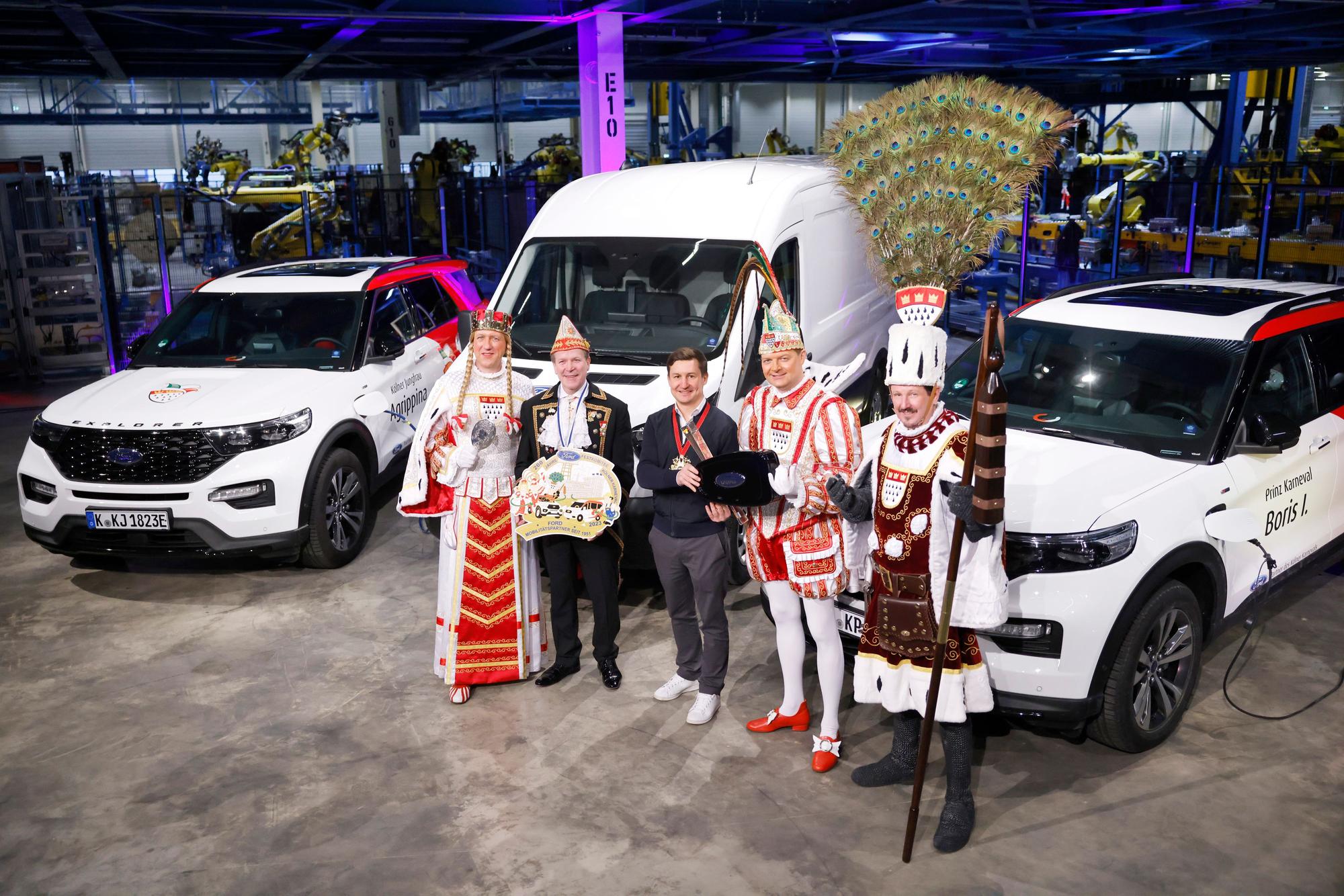 Ford stellt traditionell die Fahrzeuge für das Dreigestirn und die Bagagewagen für den Rosenmontagszug.