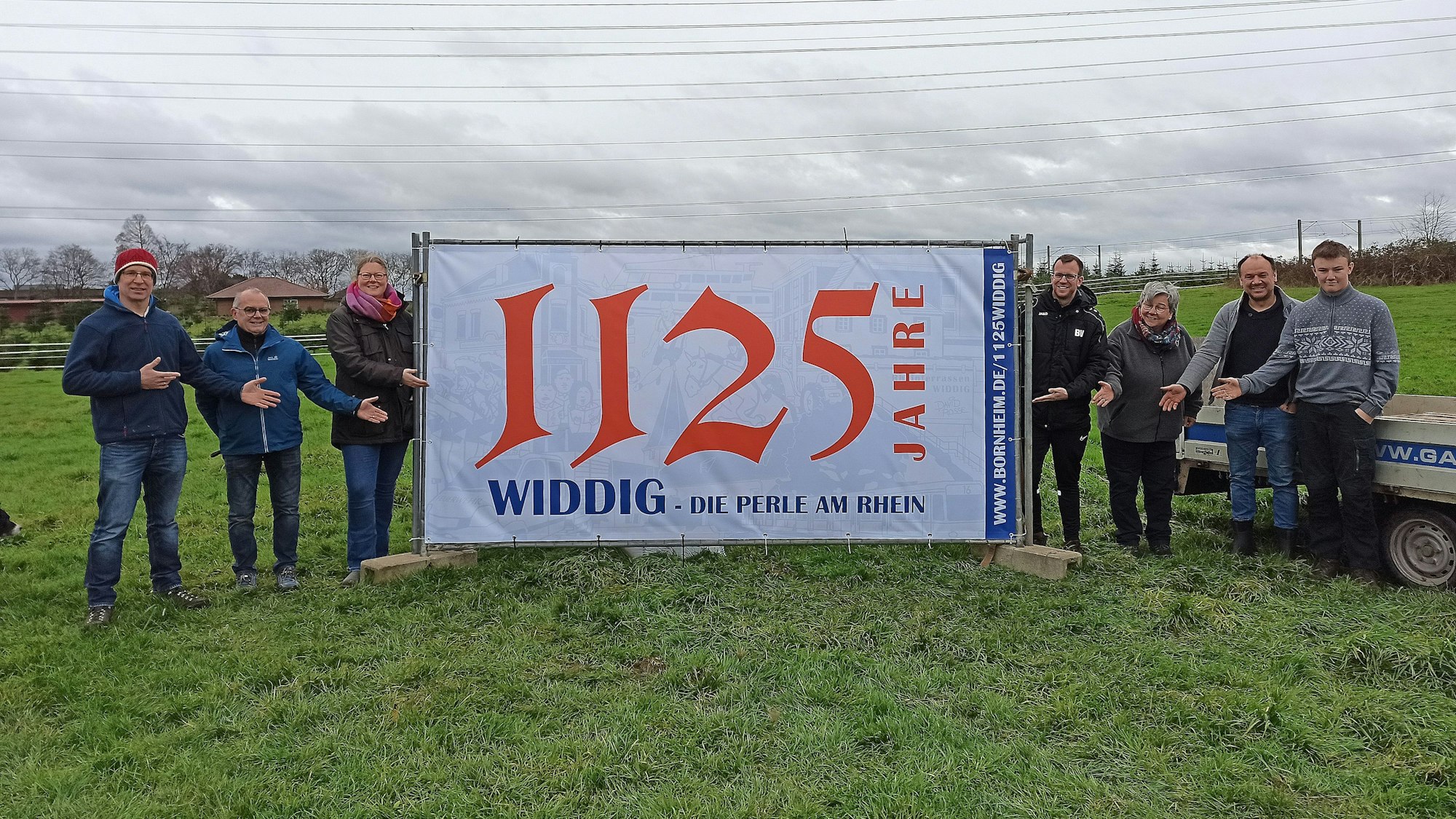 Der Förderverein 1125 Jahre Widdig wirbt für das Jubiläumsjahr 1125 Jahre Widdig, Ortsvorsteher Christoph Kany, Lutz Reichstein, Sonja Rothkamp (Vorsitzende Dorfgemeinschaft), Benedikt Vöpel, Birgit Flottmeier, Markus Gasper, Niklas Gasper (von links).