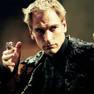Julian Sands in einer Szene aus „Snakehead Film: The Medallion“.