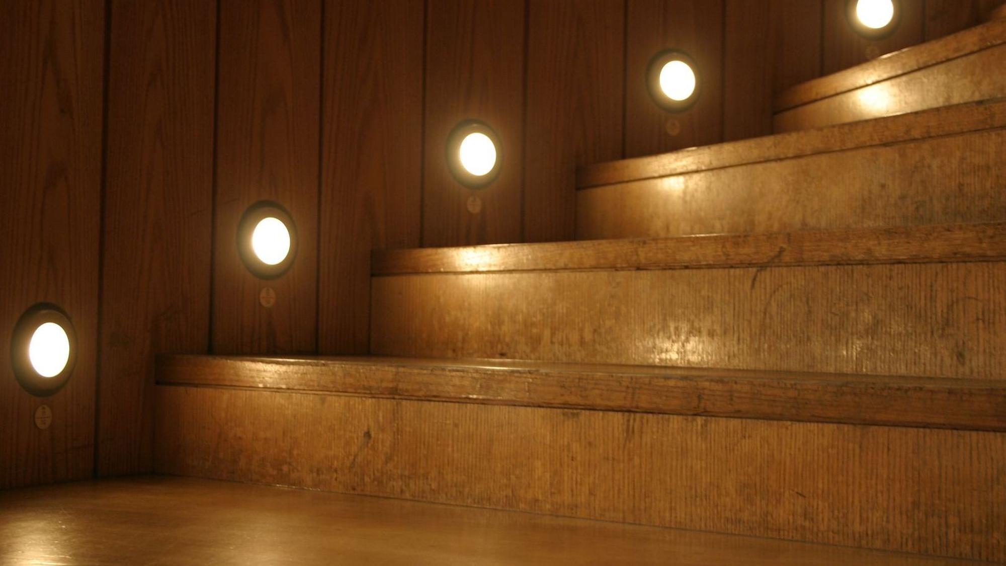 Treppe mit Notbeleuchtung