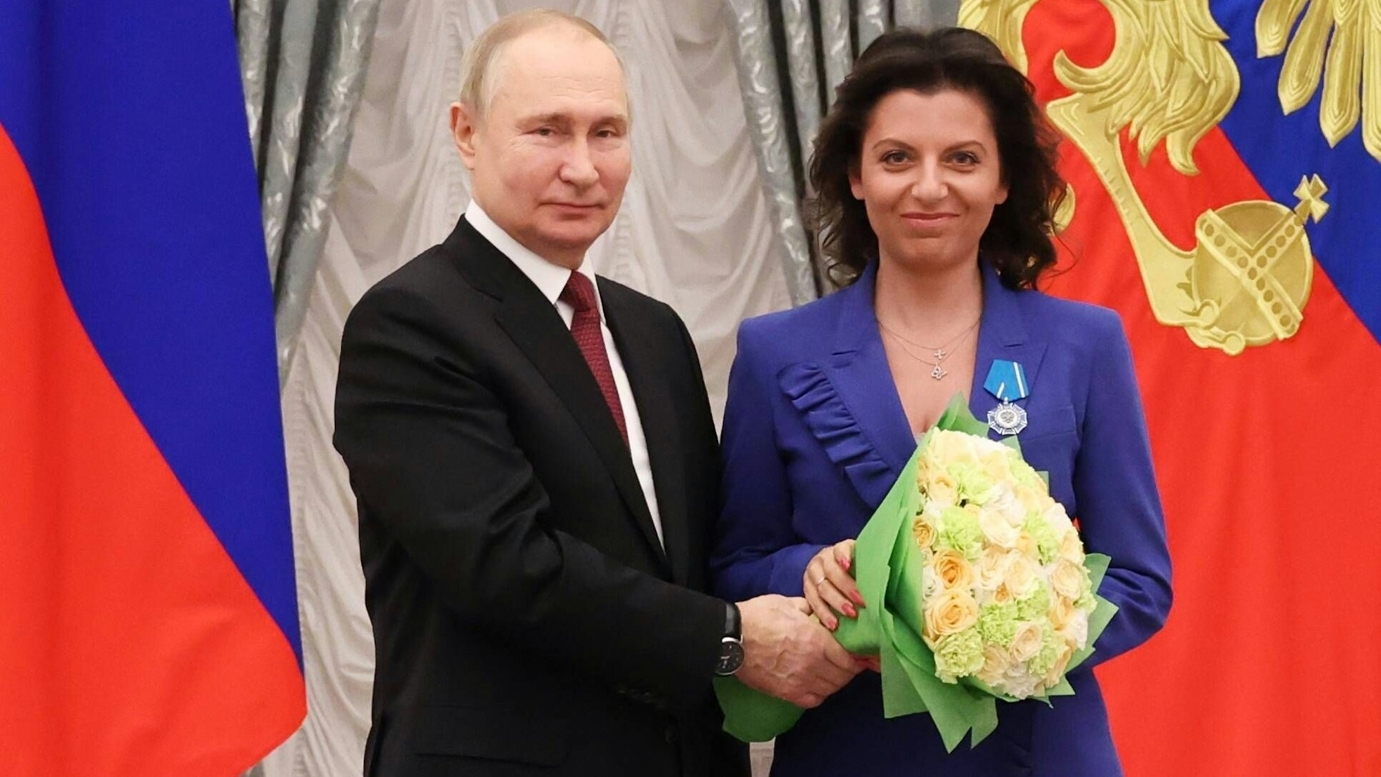 „RT“-Chefredakteurin Margarita Simonyan (r.) zusammen mit dem russischen Präsidenten Wladimir Putin (l.).