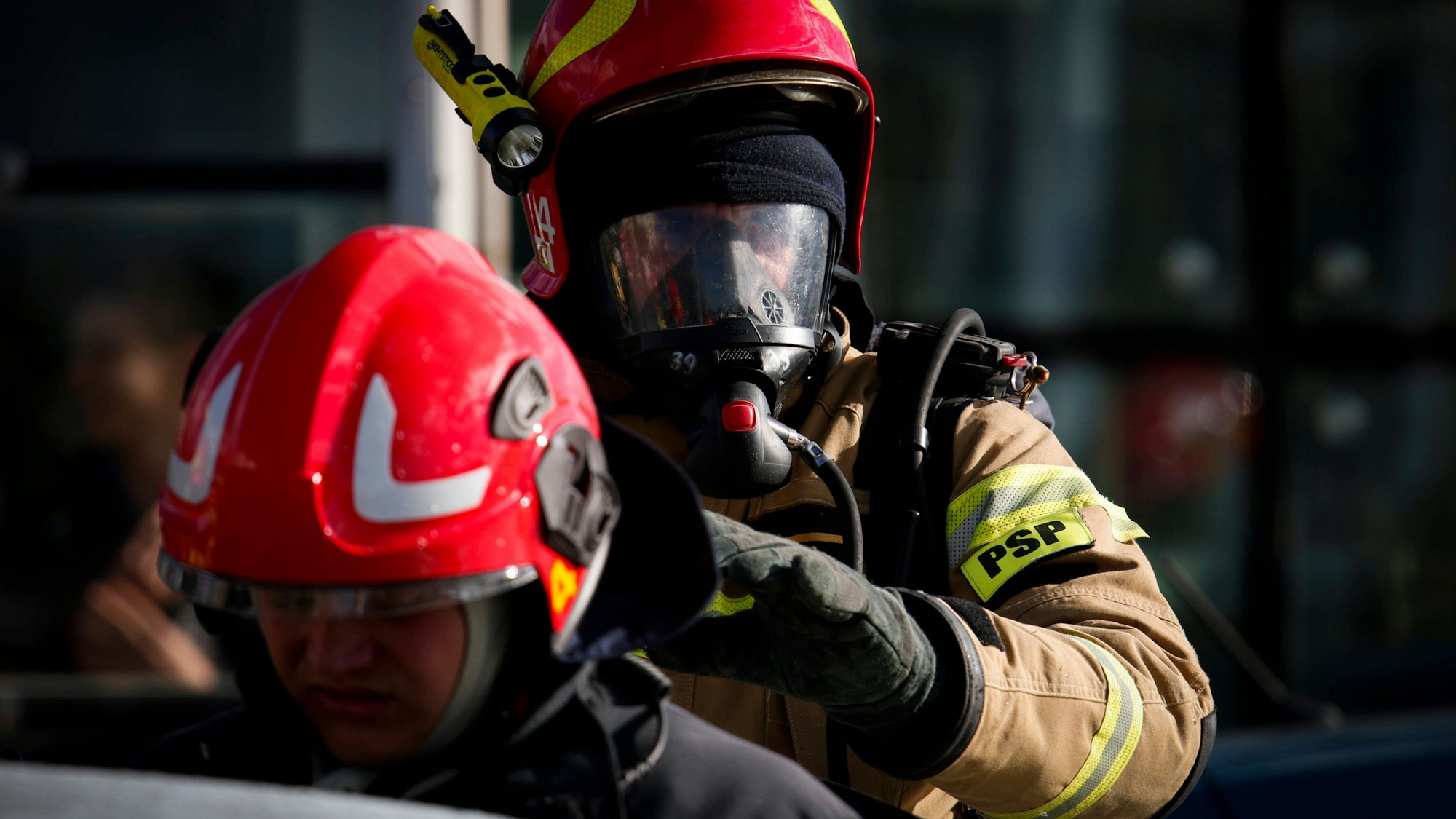 Polnischen Feuerwehrleute im Einsatz (Symbolbild).