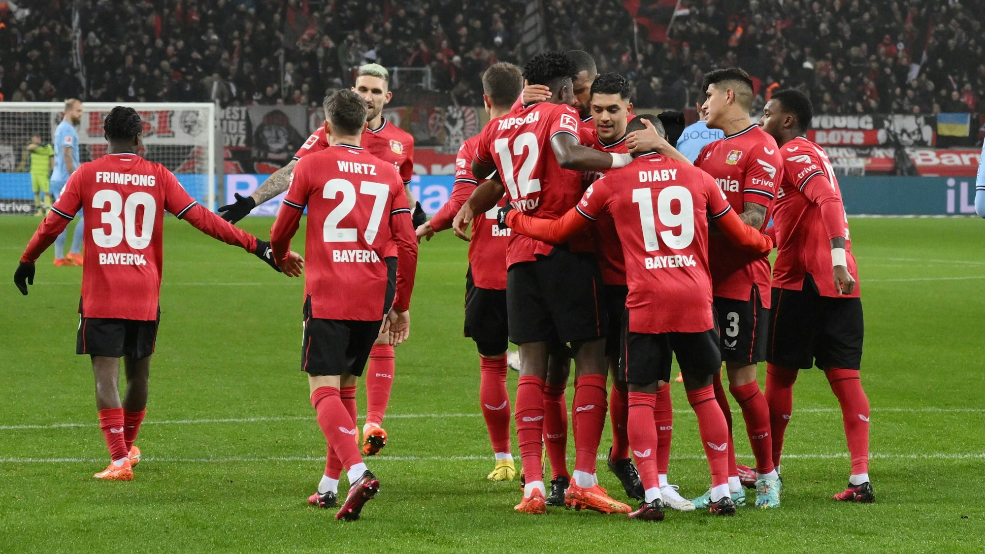 Edmond Tapsoba wird gefeiert.